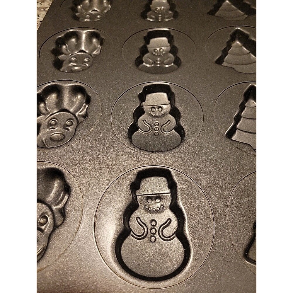 Wilton Christmas Cookies Sheet 12 Cavity Snowman, Reindeer, X-mas‎ Tree  Used - Picture 4 of 5